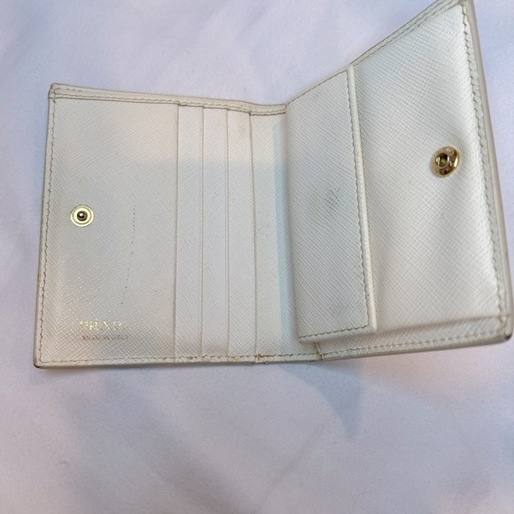 EUC Prada Saffiano Print Lipstick Print Bi-Fold Wallet White Dis - Picture 6 of 9